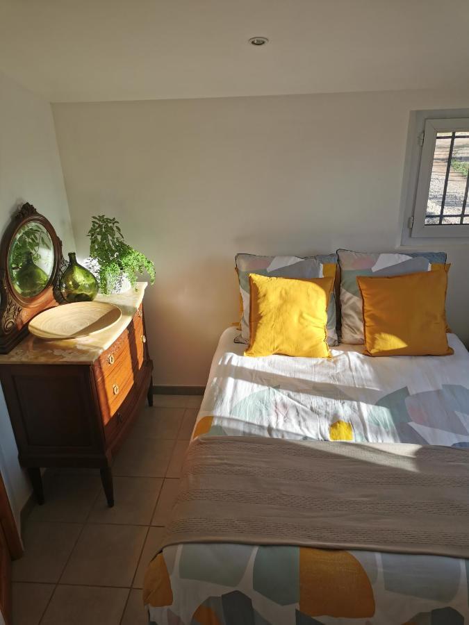 Studio De Charme En Provence, Piscine Et Jacuzzi Partages Льо Люк Екстериор снимка
