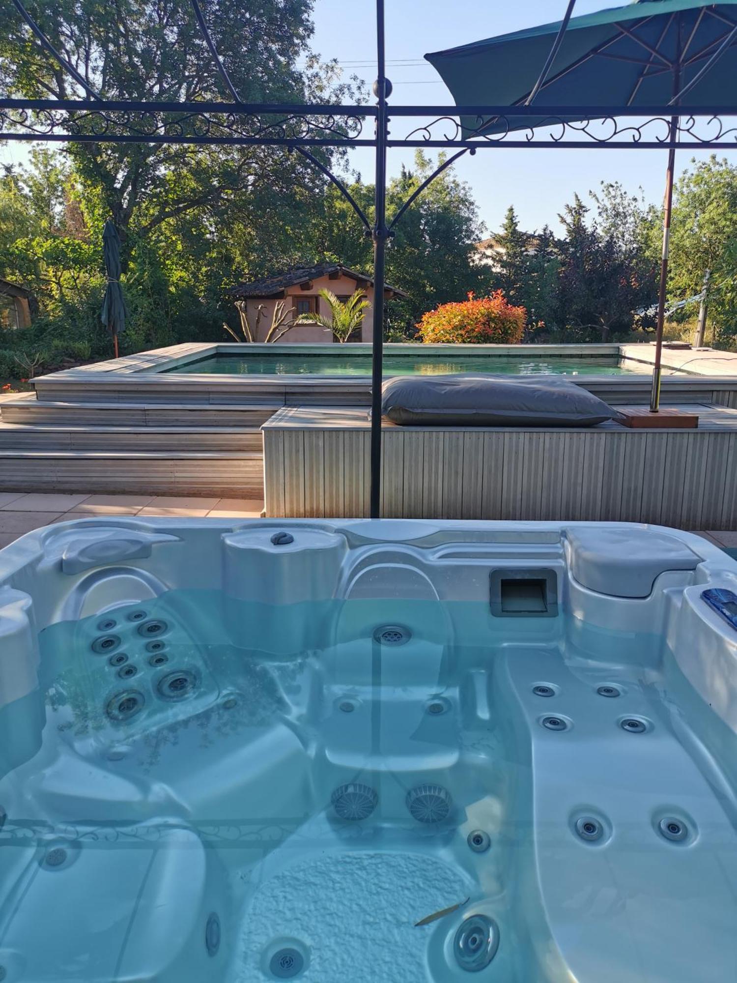 Studio De Charme En Provence, Piscine Et Jacuzzi Partages Льо Люк Екстериор снимка